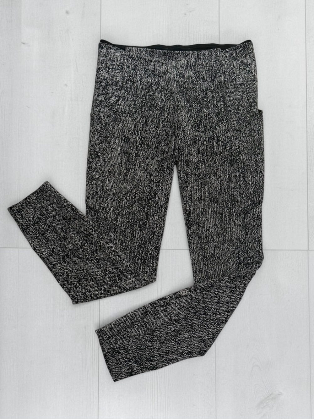 Lululemon Women’s Black Gray White Leggings w Side Pocket! Size 6